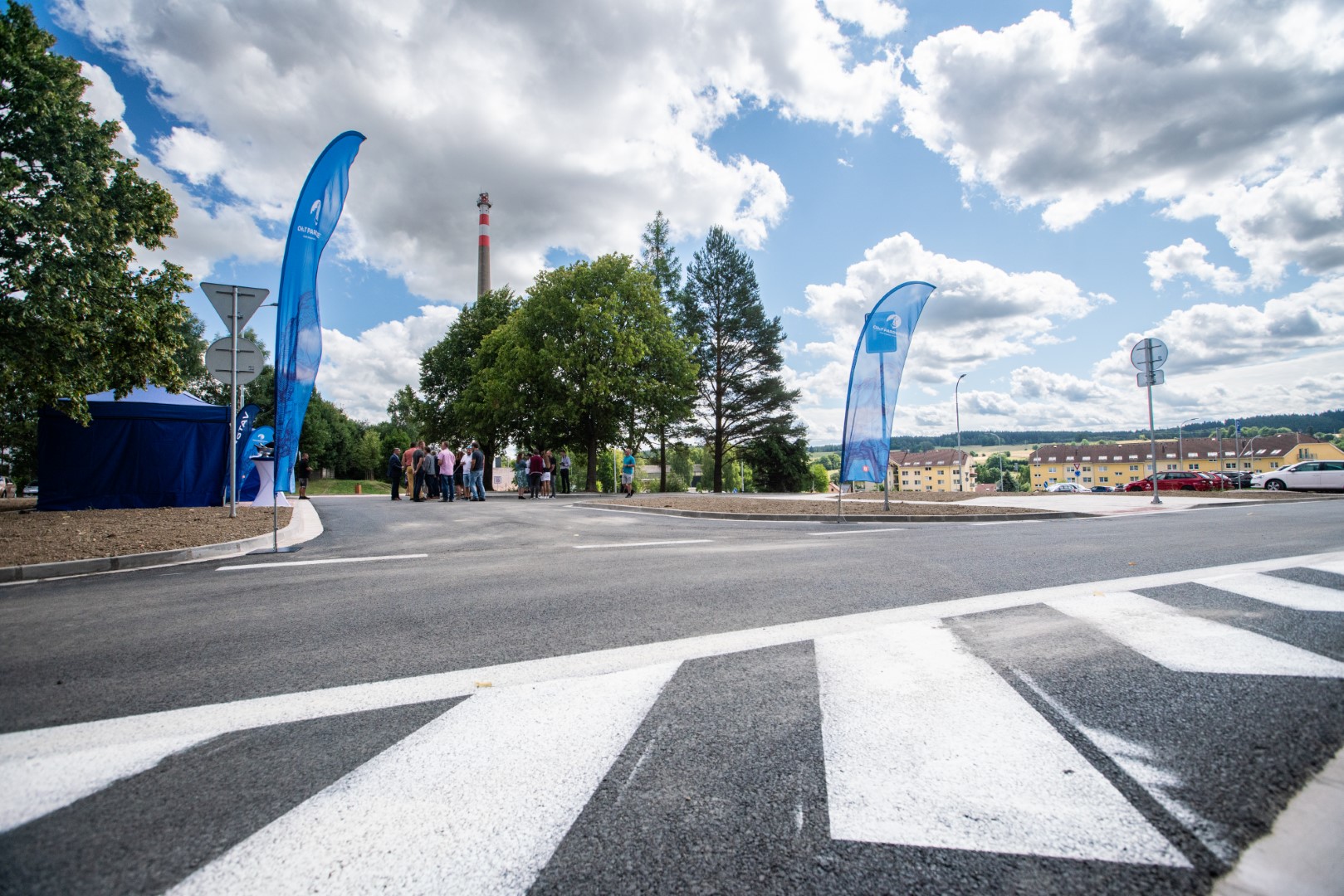 silnice vlajky otevreni